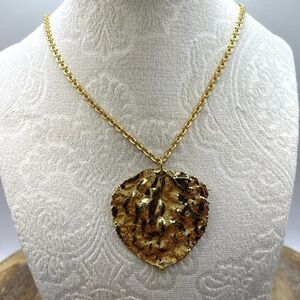 Leaf Pendant Shiny Gold Tone Necklace Beautiful symbolizes Growth 22” Length
